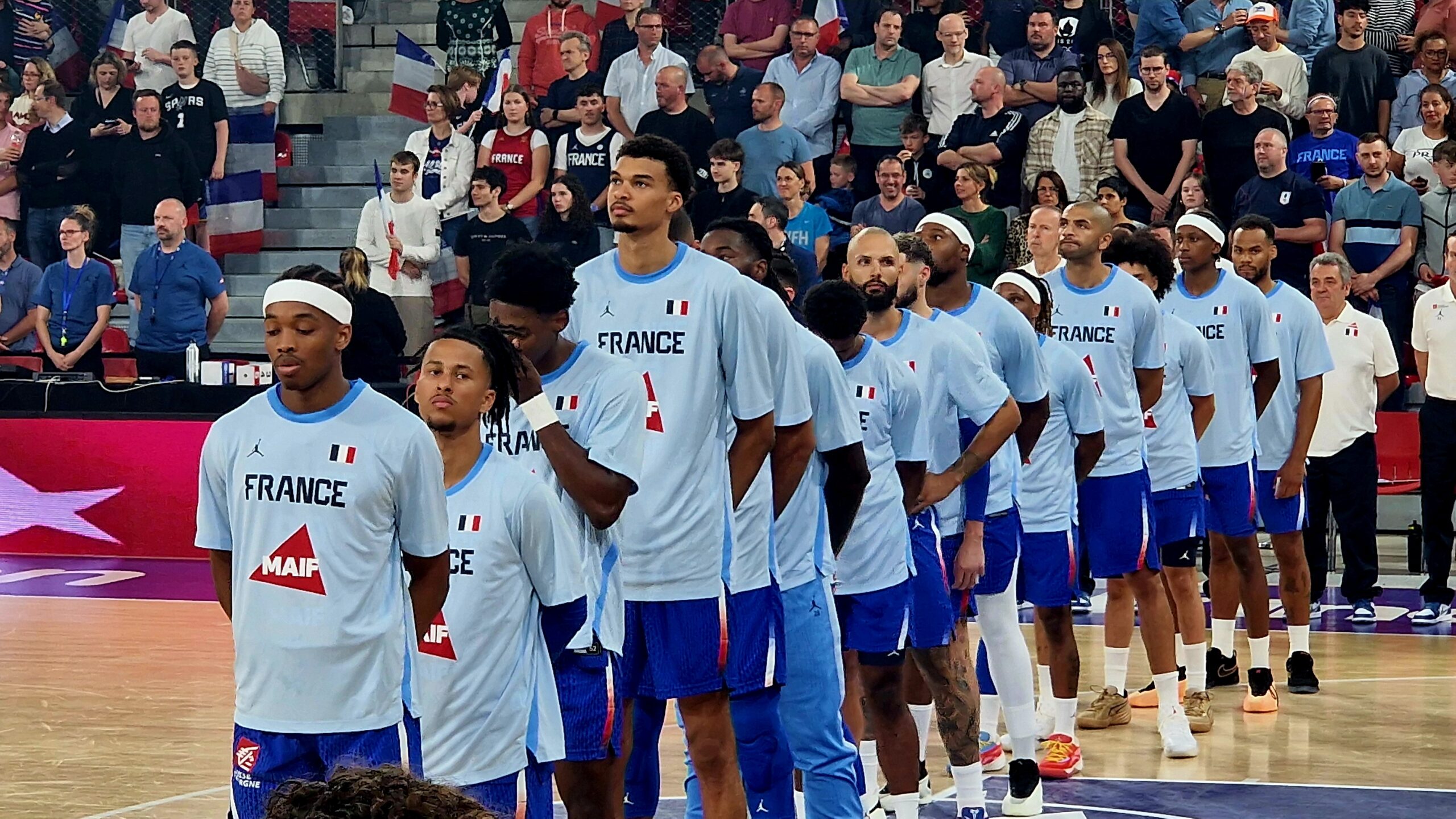 L'équipe de France de Basket lors du match de préparation des JO 2024 à Rouen ©RNI