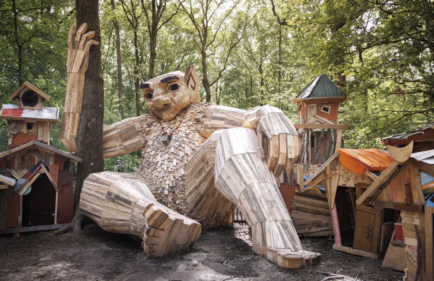 Un géant dans la forêt - La forêt monumentale ©Alain Aubry - Métropole de Rouen Normandie