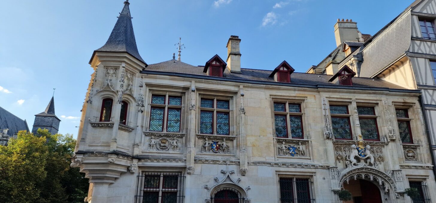 De la Renaissance au Luxe : A Rouen, l’incroyable métamorphose de l’Hôtel de Bourgtheroulde