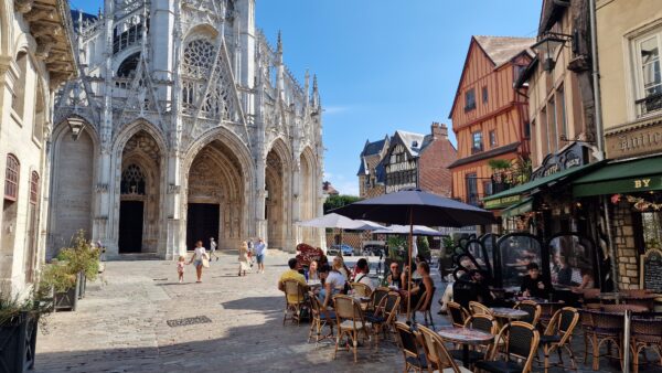 Rouen-Place-Barthelemy- Eglise Saint-Maclou ©RNI