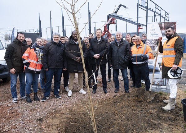 Plantation du premier arbre du programme porté par KLEIDÍ  ©KLEIDÍ 