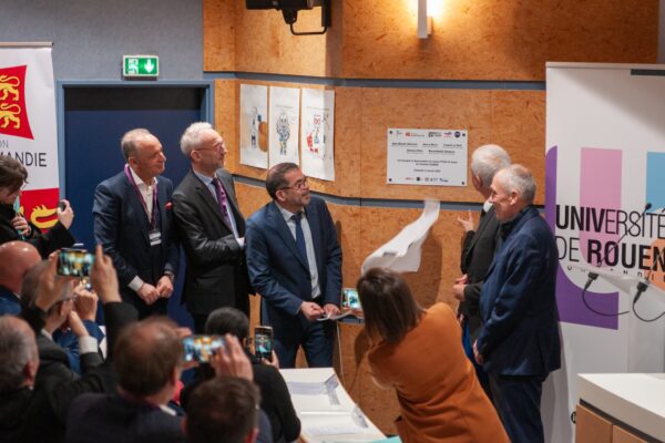 Inauguration du spectromètre de masse à transformée de Fourier (FTICR) à l'Université de Rouen Normandie ©Université de Rouen Normandie